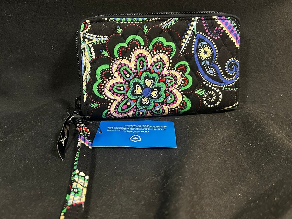 Vera Bradley Kiev Paisley RFID Grab & Go Wristlet Quilted Wallet With Tags